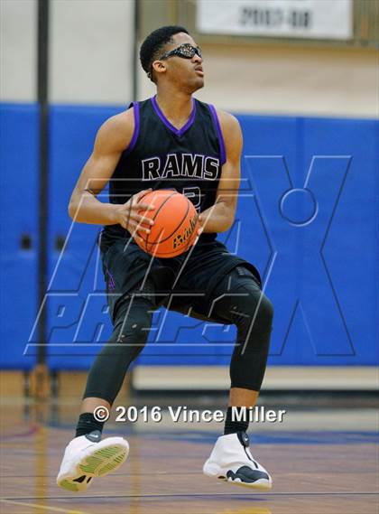 Thumbnail 2 in Kennedy Catholic vs North Thurston (WIAA 3A District 3 Playoffs) photogallery.