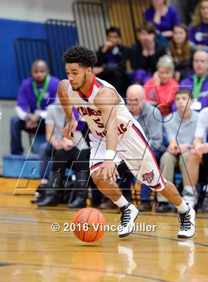 Thumbnail 2 in Kennedy Catholic vs North Thurston (WIAA 3A District 3 Playoffs) photogallery.