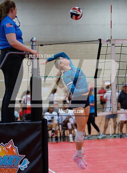 Thumbnail 1 in Loretto vs. Siegel (Showdown at the Sunsphere) photogallery.