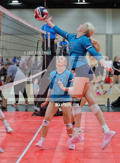 Thumbnail 1 in Loretto vs. Siegel (Showdown at the Sunsphere) photogallery.