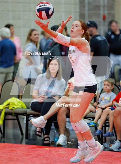 Thumbnail 3 in Loretto vs. Siegel (Showdown at the Sunsphere) photogallery.