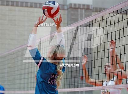 Thumbnail 3 in Loretto vs. Siegel (Showdown at the Sunsphere) photogallery.