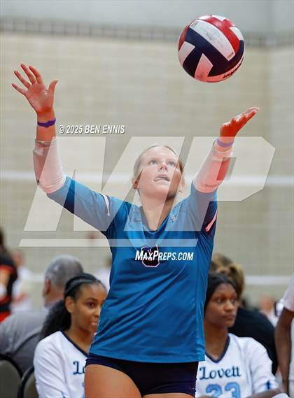 Thumbnail 2 in Loretto vs. Siegel (Showdown at the Sunsphere) photogallery.