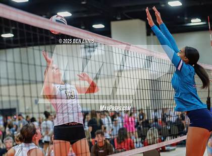 Thumbnail 2 in Loretto vs. Siegel (Showdown at the Sunsphere) photogallery.