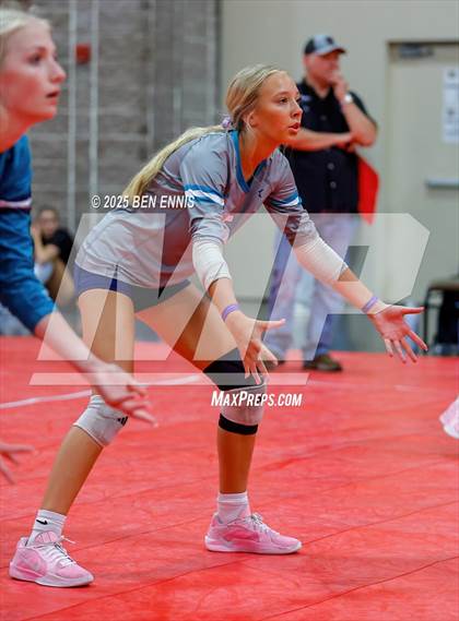 Thumbnail 3 in Loretto vs. Siegel (Showdown at the Sunsphere) photogallery.