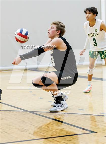 Thumbnail 2 in Regis Groff vs. Bear Creek photogallery.