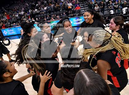Thumbnail 3 in Harvard-Westlake vs. Colfax (CIF State D2 Final) photogallery.