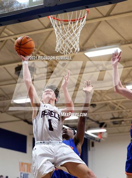 Thumbnail 1 in Chilton County vs Thorsby (County Tournament) photogallery.