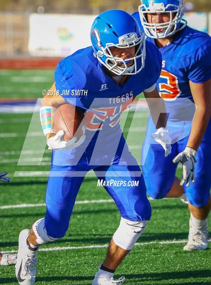 Thumbnail 2 in Belen @ Los Lunas (NMAA 5A Quarterfinal) photogallery.