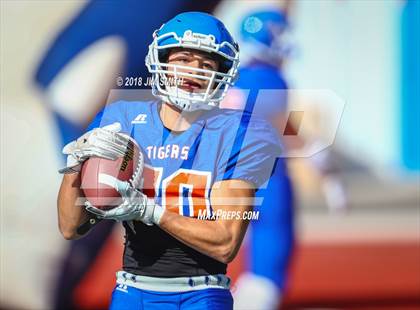 Thumbnail 3 in Belen @ Los Lunas (NMAA 5A Quarterfinal) photogallery.
