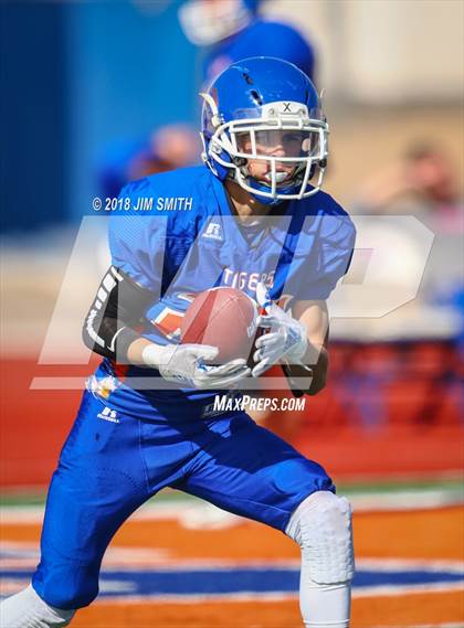 Thumbnail 1 in Belen @ Los Lunas (NMAA 5A Quarterfinal) photogallery.