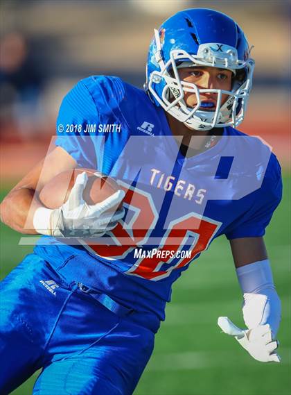 Thumbnail 3 in Belen @ Los Lunas (NMAA 5A Quarterfinal) photogallery.