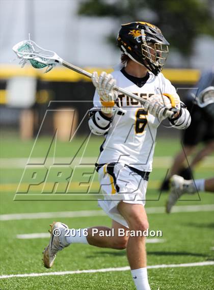 Thumbnail 1 in Hand vs. Pomperaug (CIAC Class M Quarterfinal) photogallery.