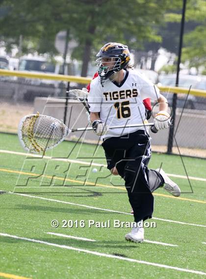 Thumbnail 2 in Hand vs. Pomperaug (CIAC Class M Quarterfinal) photogallery.
