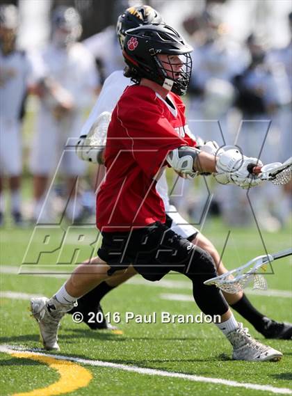 Thumbnail 2 in Hand vs. Pomperaug (CIAC Class M Quarterfinal) photogallery.
