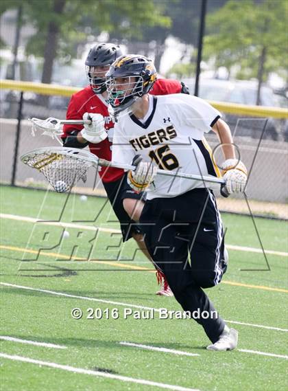 Thumbnail 3 in Hand vs. Pomperaug (CIAC Class M Quarterfinal) photogallery.