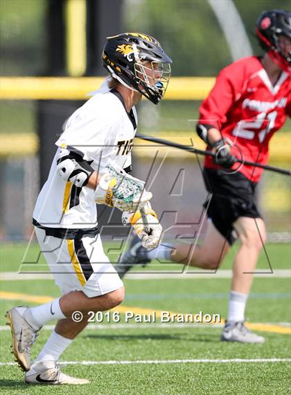 Thumbnail 2 in Hand vs. Pomperaug (CIAC Class M Quarterfinal) photogallery.