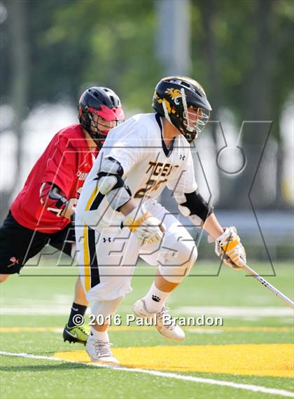 Thumbnail 2 in Hand vs. Pomperaug (CIAC Class M Quarterfinal) photogallery.