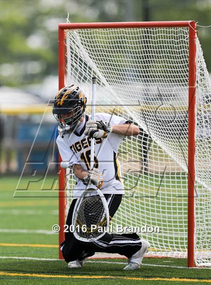 Thumbnail 1 in Hand vs. Pomperaug (CIAC Class M Quarterfinal) photogallery.
