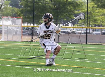 Thumbnail 2 in Hand vs. Pomperaug (CIAC Class M Quarterfinal) photogallery.