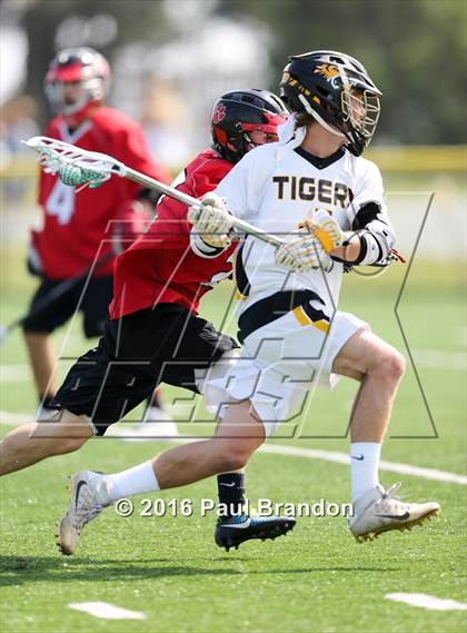 Thumbnail 3 in Hand vs. Pomperaug (CIAC Class M Quarterfinal) photogallery.