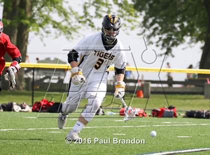 Thumbnail 2 in Hand vs. Pomperaug (CIAC Class M Quarterfinal) photogallery.
