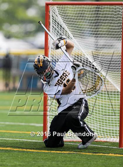 Thumbnail 2 in Hand vs. Pomperaug (CIAC Class M Quarterfinal) photogallery.