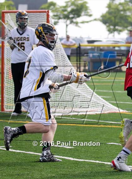Thumbnail 2 in Hand vs. Pomperaug (CIAC Class M Quarterfinal) photogallery.