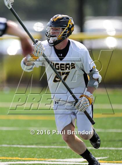 Thumbnail 3 in Hand vs. Pomperaug (CIAC Class M Quarterfinal) photogallery.