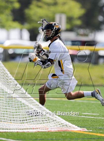 Thumbnail 2 in Hand vs. Pomperaug (CIAC Class M Quarterfinal) photogallery.