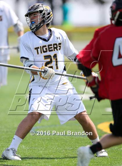 Thumbnail 3 in Hand vs. Pomperaug (CIAC Class M Quarterfinal) photogallery.