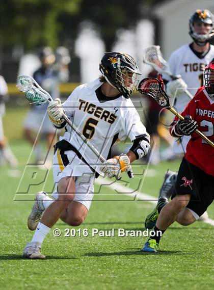Thumbnail 3 in Hand vs. Pomperaug (CIAC Class M Quarterfinal) photogallery.
