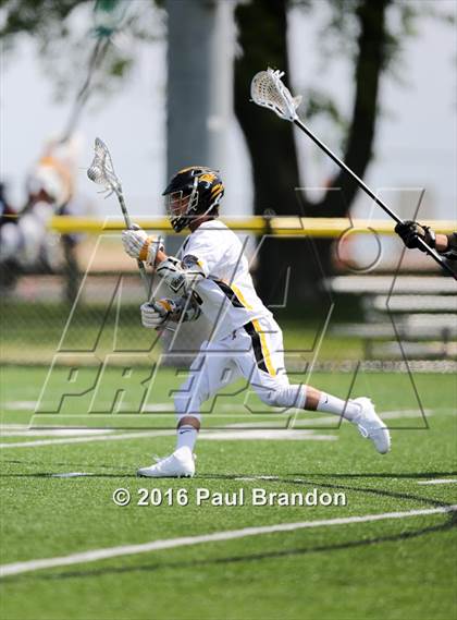 Thumbnail 2 in Hand vs. Pomperaug (CIAC Class M Quarterfinal) photogallery.