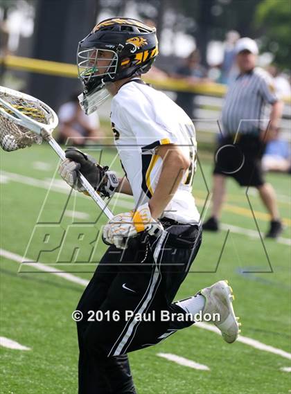 Thumbnail 3 in Hand vs. Pomperaug (CIAC Class M Quarterfinal) photogallery.