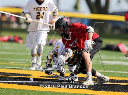 Thumbnail 2 in Hand vs. Pomperaug (CIAC Class M Quarterfinal) photogallery.
