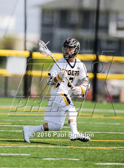 Thumbnail 1 in Hand vs. Pomperaug (CIAC Class M Quarterfinal) photogallery.