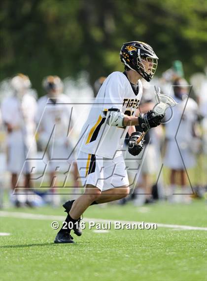 Thumbnail 2 in Hand vs. Pomperaug (CIAC Class M Quarterfinal) photogallery.