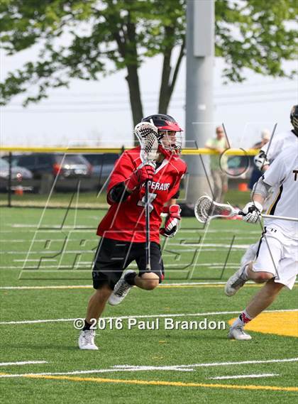 Thumbnail 2 in Hand vs. Pomperaug (CIAC Class M Quarterfinal) photogallery.