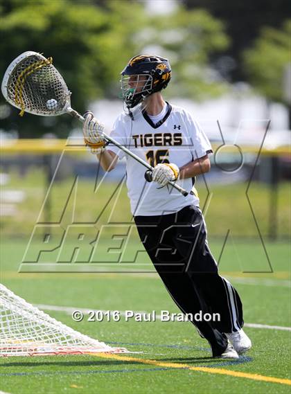 Thumbnail 1 in Hand vs. Pomperaug (CIAC Class M Quarterfinal) photogallery.