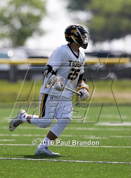 Thumbnail 2 in Hand vs. Pomperaug (CIAC Class M Quarterfinal) photogallery.