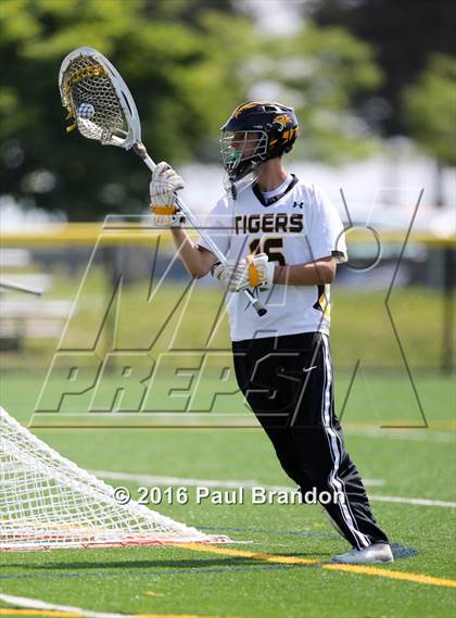 Thumbnail 2 in Hand vs. Pomperaug (CIAC Class M Quarterfinal) photogallery.