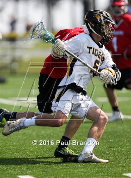 Thumbnail 2 in Hand vs. Pomperaug (CIAC Class M Quarterfinal) photogallery.