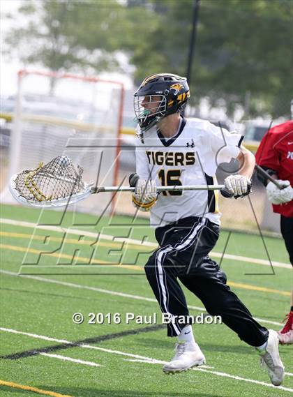 Thumbnail 3 in Hand vs. Pomperaug (CIAC Class M Quarterfinal) photogallery.