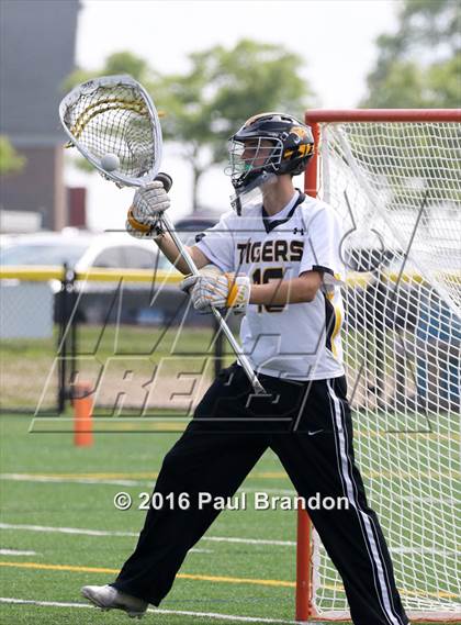 Thumbnail 2 in Hand vs. Pomperaug (CIAC Class M Quarterfinal) photogallery.