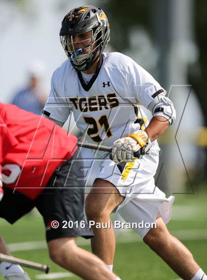 Thumbnail 2 in Hand vs. Pomperaug (CIAC Class M Quarterfinal) photogallery.