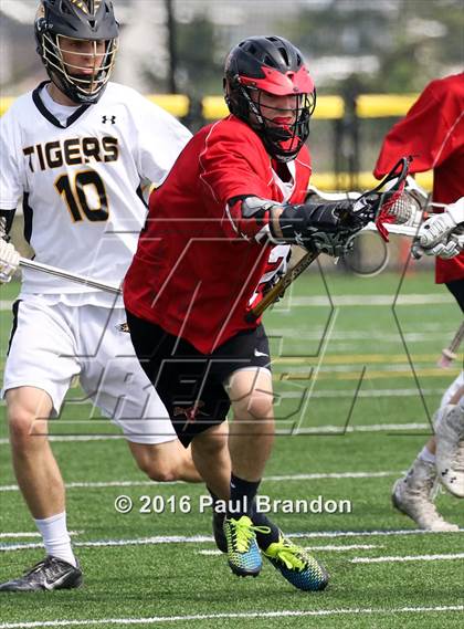 Thumbnail 1 in Hand vs. Pomperaug (CIAC Class M Quarterfinal) photogallery.