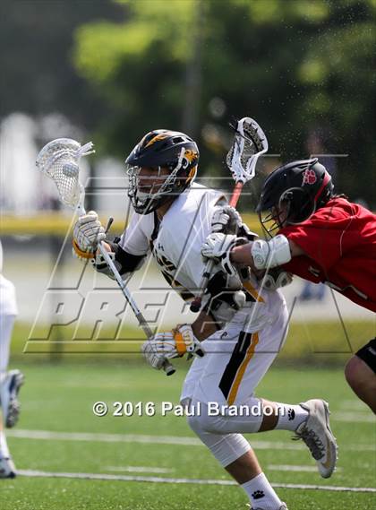 Thumbnail 1 in Hand vs. Pomperaug (CIAC Class M Quarterfinal) photogallery.