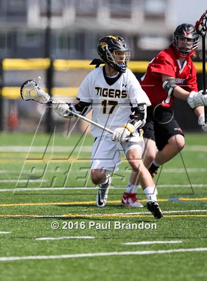 Thumbnail 1 in Hand vs. Pomperaug (CIAC Class M Quarterfinal) photogallery.