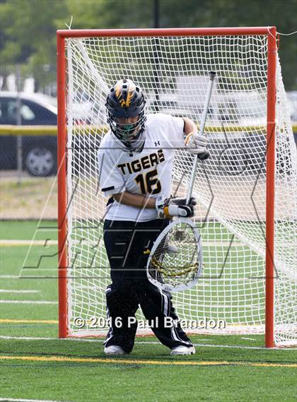 Thumbnail 2 in Hand vs. Pomperaug (CIAC Class M Quarterfinal) photogallery.