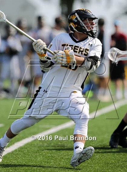 Thumbnail 3 in Hand vs. Pomperaug (CIAC Class M Quarterfinal) photogallery.